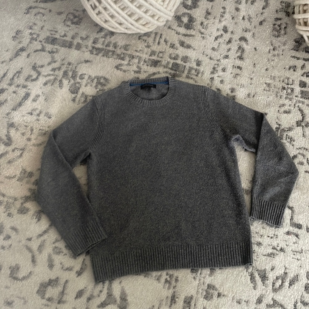 NWOT Banana Republic Men’s Gray Crewneck Wool Made of ITALIAN YARN Sweater Sz M